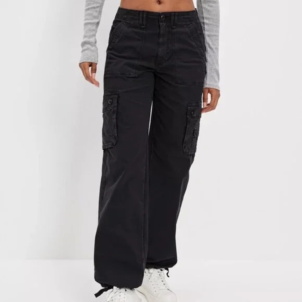 American Eagle Women’s Cargo Pants - Picture 4 of 16